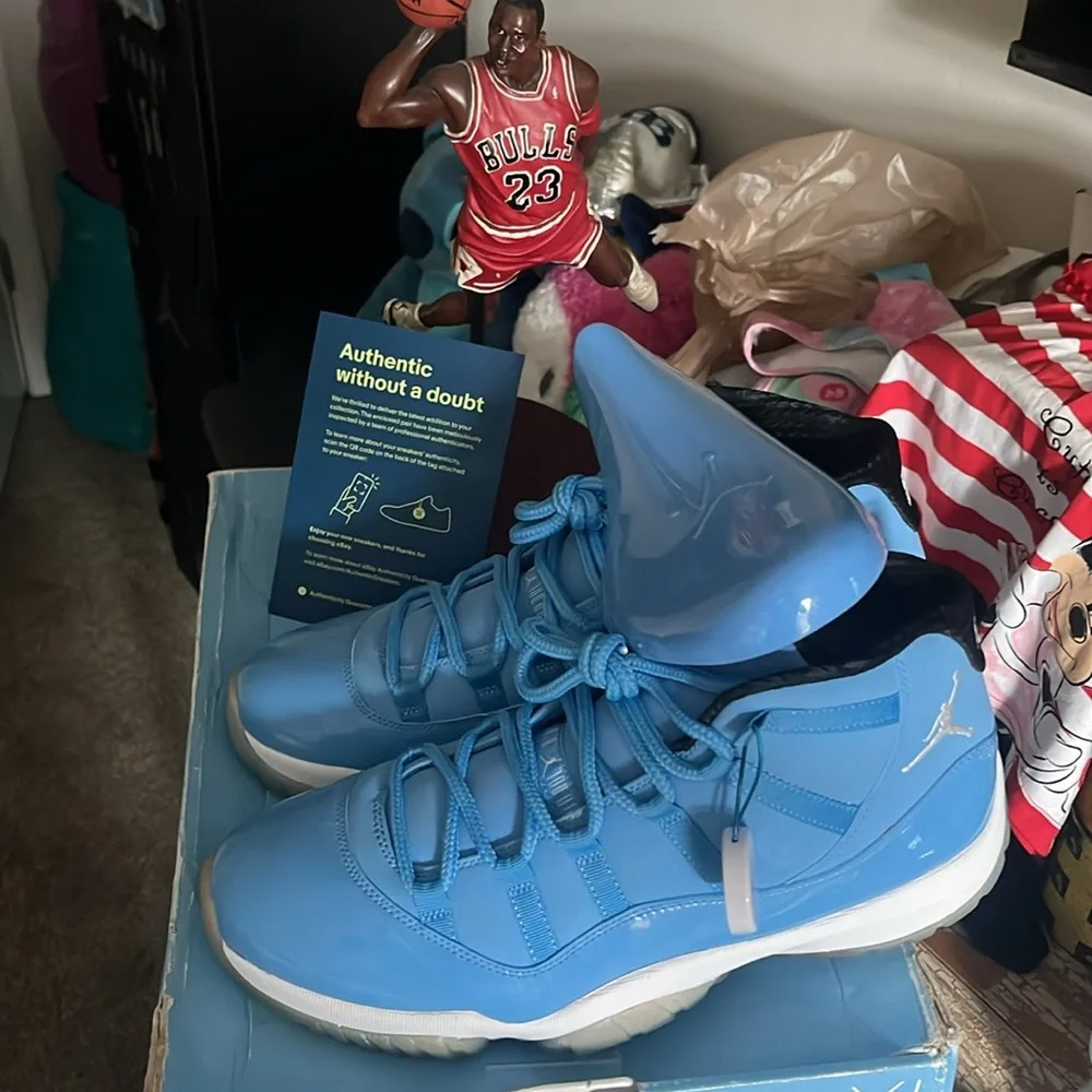 Air Jordan 11, Pantone Size 11.5 Like New. Authentacated BY EBay. Only 1 Pair